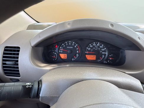 Used 2012 Nissan Frontier SV w/ SV Premium Utility Pkg AWD/4WD image 17