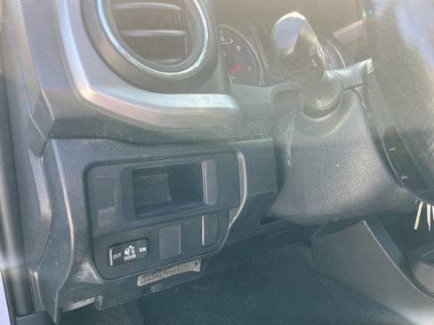 Used 2017 Toyota Tacoma SR5 image 17