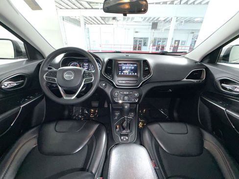 Used 2019 Jeep Cherokee Latitude Plus w/ Cold Weather Group AWD/4WD image 22
