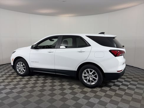Used 2023 Chevrolet Equinox LS w/ LS Convenience Package FWD image 8