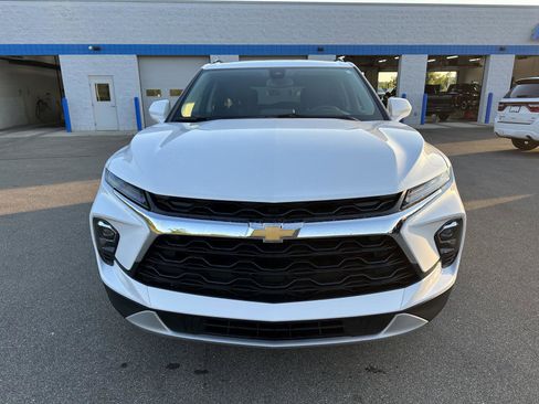 Used 2025 Chevrolet Blazer LT w/ Convenience Package FWD image 11
