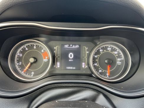 Used 2019 Jeep Cherokee Latitude w/ Popular Appearance Group AWD/4WD image 23