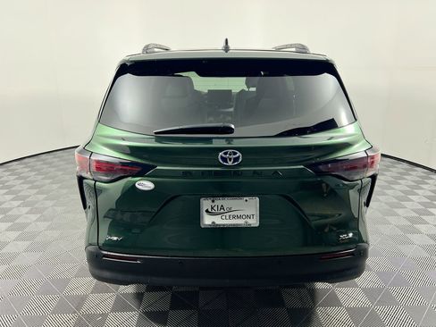 Used 2025 Toyota Sienna XLE image 4