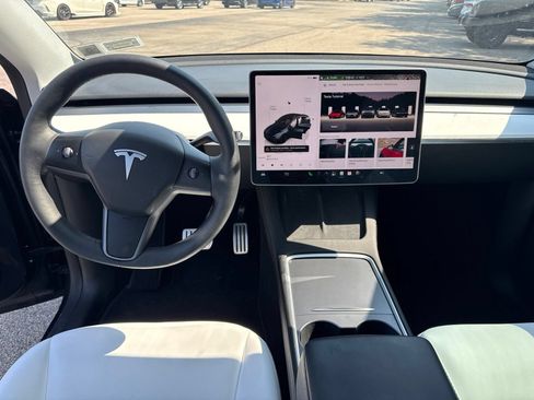 Used 2024 Tesla Model Y Performance AWD/4WD image 17