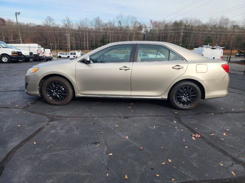 Used 2013 Toyota Camry LE image 8