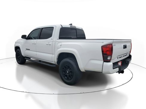 Used 2022 Toyota Tacoma SR5 w/ Technology Package image 4