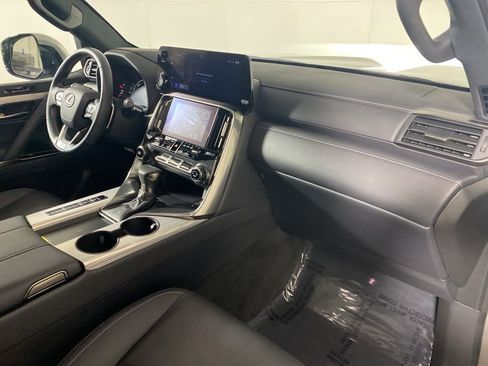 Used 2024 Lexus LX 600 F Sport image 32