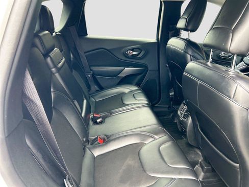 Used 2019 Jeep Cherokee Latitude Plus AWD/4WD image 21