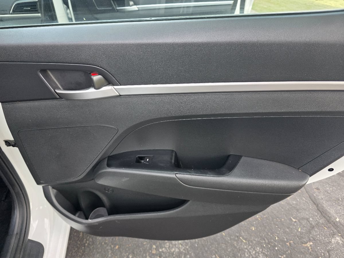 Used 2019 Hyundai Elantra SE w/ Cargo Package FWD image 26