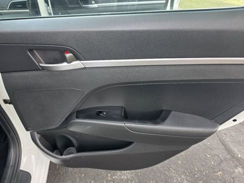 Used 2019 Hyundai Elantra SE w/ Cargo Package image 26
