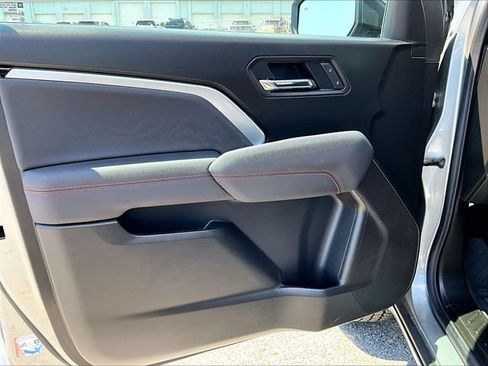 Used 2025 Chevrolet Colorado Z71 AWD/4WD image 9