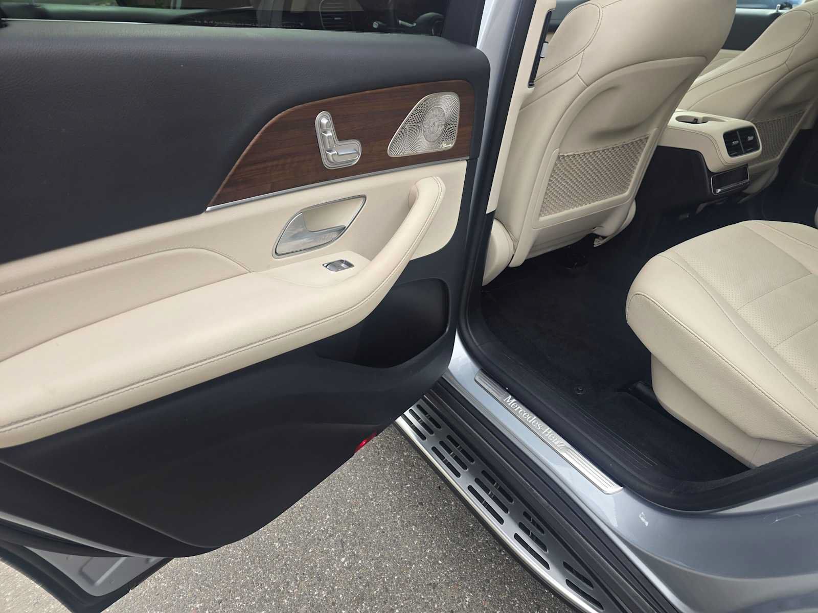 Used 2024 Mercedes-Benz GLS 450 4MATIC image 17