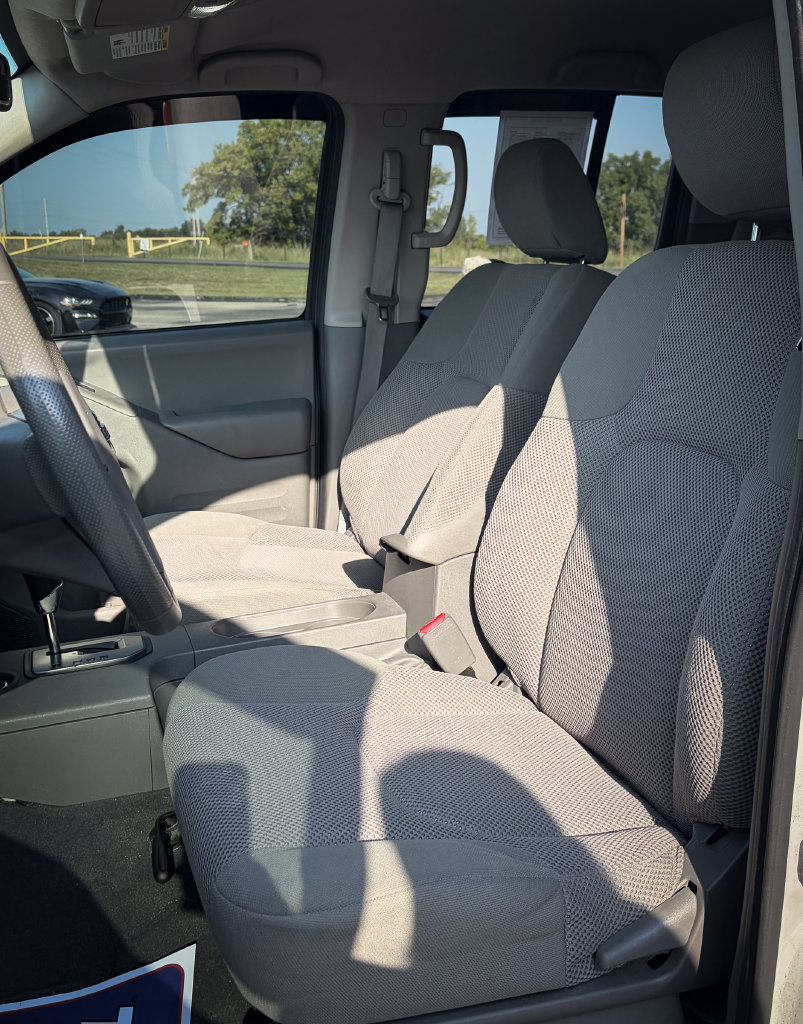 Used 2020 Nissan Frontier SV w/ Midnight Edition Floor Mats AWD/4WD image 18