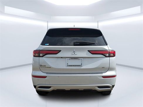 Used 2024 Mitsubishi Outlander SE image 4