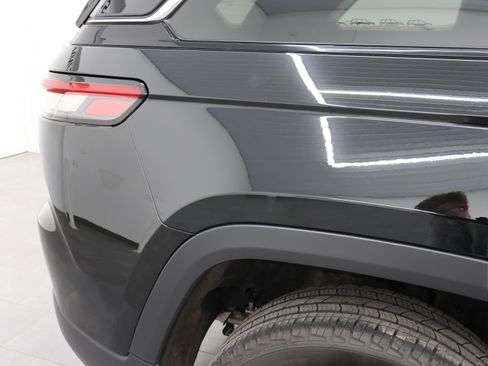 Used 2023 Jeep Grand Cherokee Limited image 25