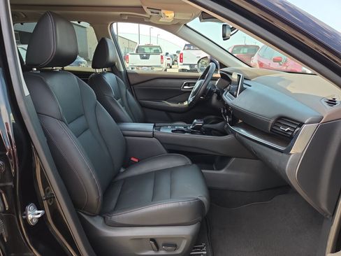 Used 2021 Nissan Rogue SL FWD image 16