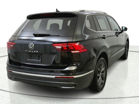 Used 2022 Volkswagen Tiguan SE w/ Panoramic Sunroof Package FWD image 6