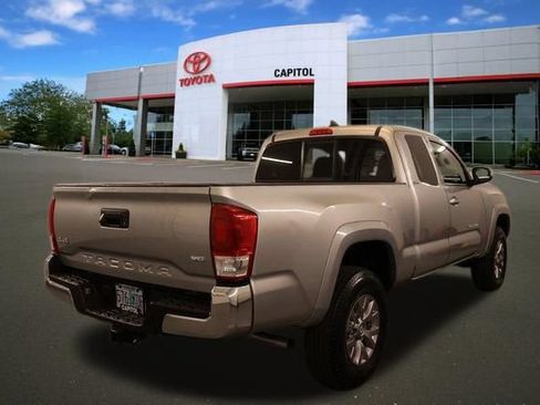 Used 2017 Toyota Tacoma SR5 w/ Tow Package AWD/4WD image 3