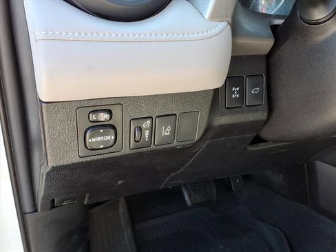 Used 2016 Toyota RAV4 Limited AWD/4WD image 17