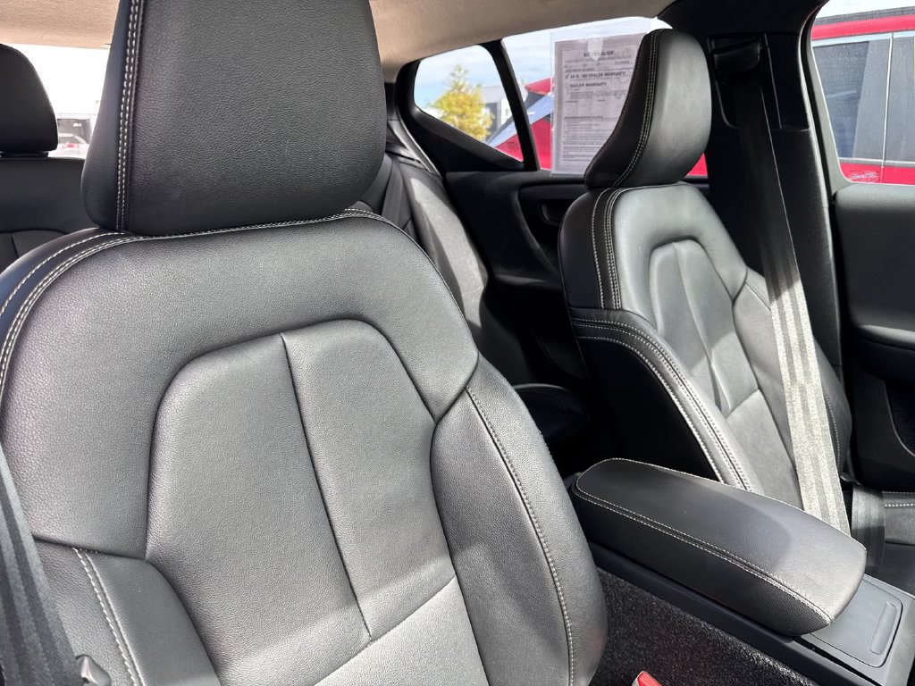 Used 2025 Volvo XC40 B5 Plus AWD/4WD image 20