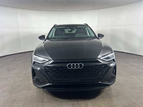 Used 2024 Audi Q8 e-tron Premium Plus w/ Premium Plus Package image 2