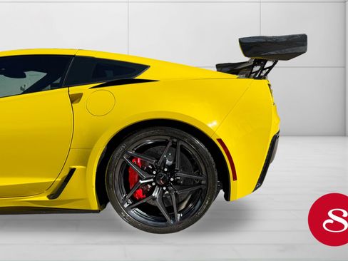 Used 2016 Chevrolet Corvette Z06 w/ 3LZ Preferred Equipment Group image 11