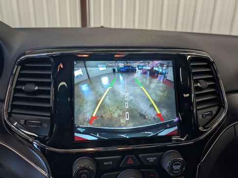 Used 2019 Jeep Grand Cherokee Limited w/ Luxury Group II AWD/4WD image 26