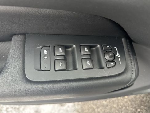 Used 2023 Volvo XC60 B5 Plus w/ Climate Package image 24