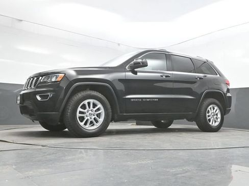 Used 2018 Jeep Grand Cherokee Laredo AWD/4WD image 34