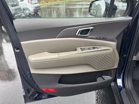 New 2026 Kia Carnival EX FWD image 7