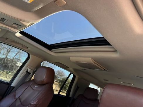 Used 2018 Cadillac Escalade Premium Luxury image 24