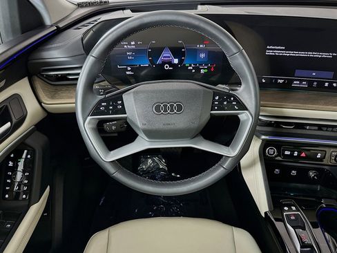 Used 2025 Audi Q5 Premium Plus w/ Premium Plus AWD/4WD image 5