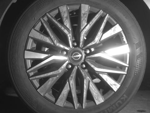 Used 2025 Nissan Altima 2.5 SV image 12