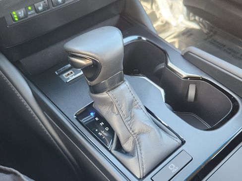 Used 2024 Lexus ES 350 Ultra Luxury w/ Accessory Package (Z2) image 10