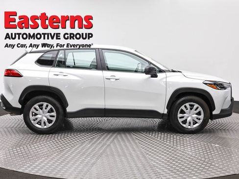 Used 2024 Toyota Corolla Cross L AWD/4WD image 4