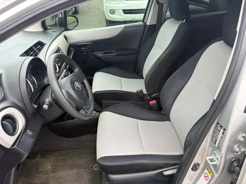 Used 2012 Toyota Yaris SE FWD image 8