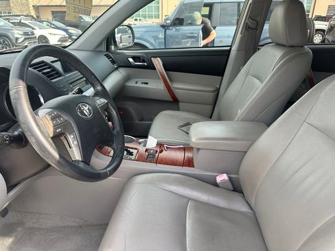 Used 2010 Toyota Highlander Limited FWD image 6