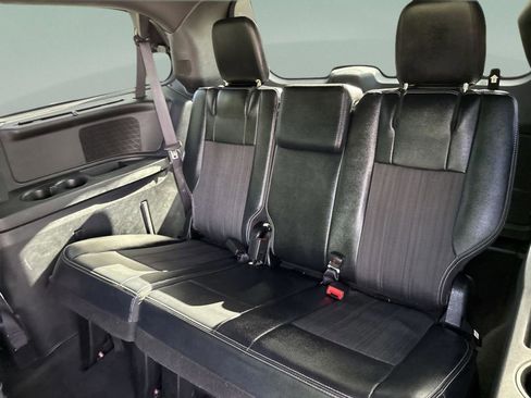 Used 2015 Chrysler Town & Country S w/ Driver Convenience Group FWD image 19
