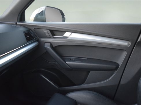 Used 2020 Audi Q5 2.0T Premium w/ Titanium Sport Package image 16