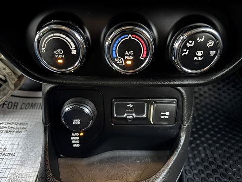 Used 2016 Jeep Renegade Sport w/ Power & Air Group AWD/4WD image 22
