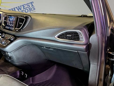 Used 2019 Chrysler Pacifica Limited w/ Advanced Safetytec Group FWD image 27