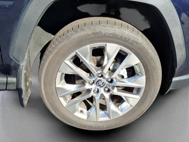 Certified 2022 Toyota RAV4 XLE Premium AWD/4WD image 29