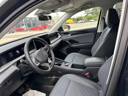 Used 2026 Volkswagen Tiguan SE AWD/4WD image 3