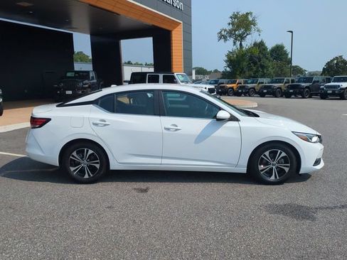 Used 2022 Nissan Sentra SV FWD image 3