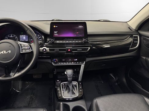 Used 2022 Kia Seltos EX image 11