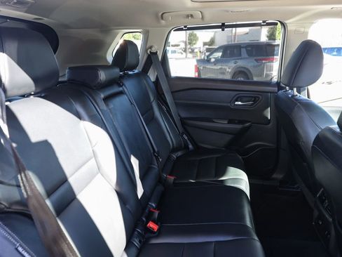 Used 2022 Nissan Rogue SL w/ SL Premium Package image 18