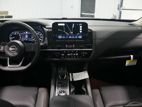 New 2025 Nissan Pathfinder SL image 19