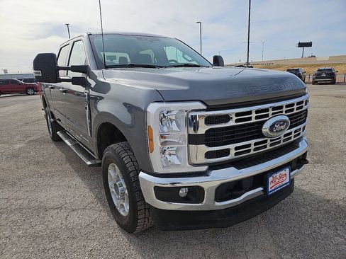 Used 2025 Ford F250 XLT w/ FX4 Off-Road Package image 11