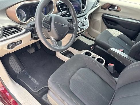 Used 2017 Chrysler Pacifica Touring FWD image 25