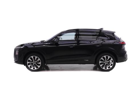 New 2026 Audi Q3 quattro 2.0T AWD/4WD image 3